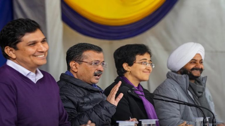 दिल्ली चुनाव: केजरीवाल के ताबड़तोड़ बड़े बड़े कस्मे वादे, भाजपा की बढ़ा दी चिंता ?