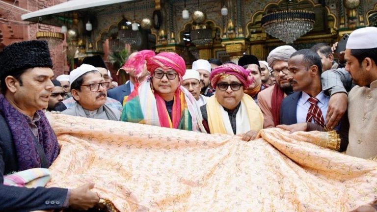 प्रधानमंत्री मोदी की चादर अजमेर शरीफ दरगाह पर चढ़ाई गई, रिजिजू ने कहा- ‘यहां आना एक सौभाग्य है’
