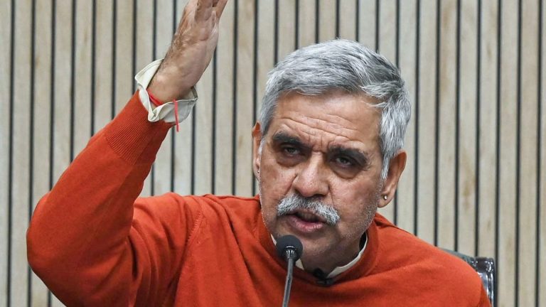 कांग्रेस नेता संदीप दीक्षित का केजरीवाल पर हमला: शिक्षा क्षेत्र में वास्तविक प्रगति नहीं हुई