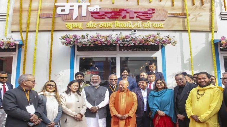 CM योगी ने प्रयागराज में ‘मां की रसोई’ का उद्घाटन, 9 रुपये में मिलेगा भरपेट भोजन