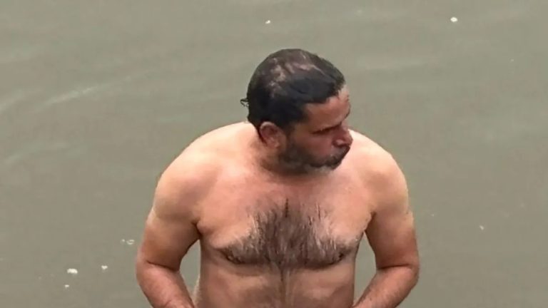 प्रशांत किशोर का 14 दिन लंबा अनशन समाप्त,                                गंगा में डुबकी लगाकर जन सुराज कैंप में किया हवन