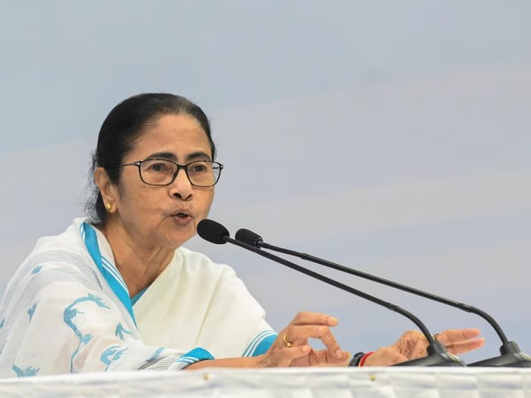 ममता बनर्जी ने मोहन भागवत पर लगाया गंभीर आरोप, बयान से छिड़ी सियासी जंग