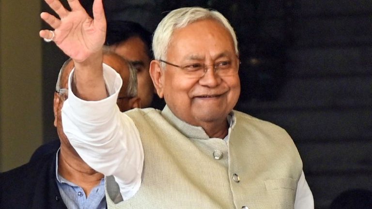 बिहार सरकार की अनोखी पहल:                                         अल्पसंख्यक बेटियों को बना रही है हुनरमंद और आत्मनिर्भर