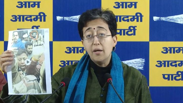 केजरीवाल पर हमले का आरोप:                                                  आतिशी ने बीजेपी पर गुंडों के जरिए हमला कराने का लगाया आरोप