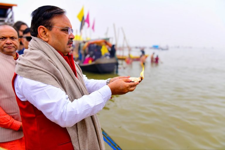 राजस्थान के मुख्यमंत्री भजनलाल शर्मा ने महाकुंभ में भाग लिया, त्रिवेणी संगम में की पवित्र डुबकी