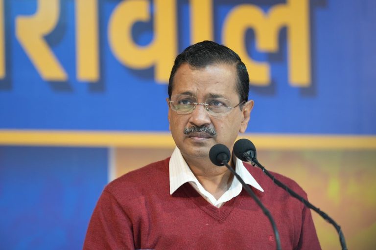 अरविंद केजरीवाल ने प्रधानमंत्री को लिखी चिट्ठी, मिडिल क्लास और किसानों के लिए टैक्स में राहत की मांग