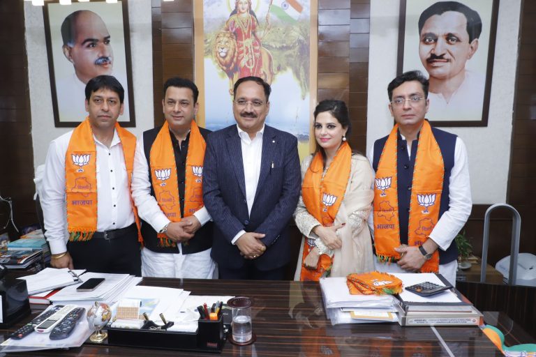 राजेन्द्र नगर की निगम पार्षद आरती चावला भाजपा में शामिल हुईं: वीरेन्द्र सचदेवा ने की सराहना