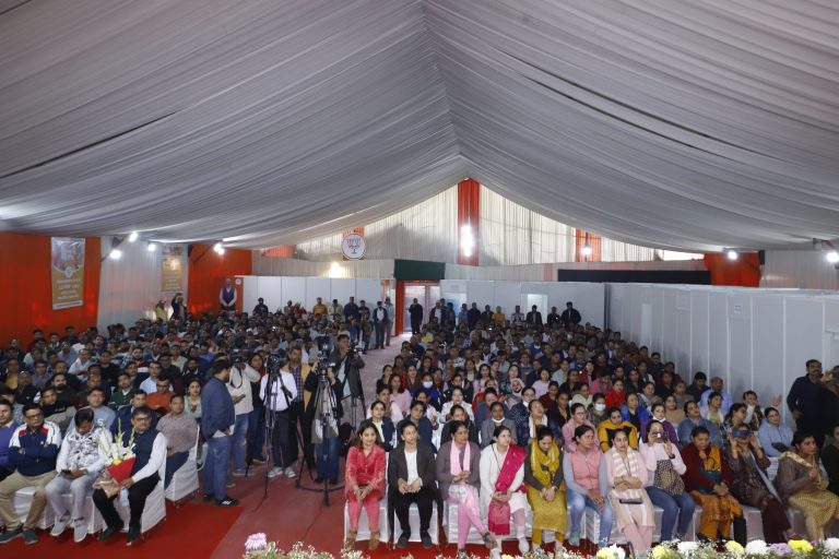 दिल्ली भाजपा में मेडिकल संविदा कर्मचारियों का एकत्रीकरण, वीरेंद्र सचदेवा को आभार