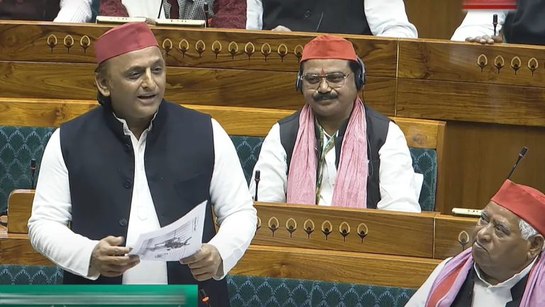 अखिलेश यादव का तंज: यूपी की ‘डबल इंजन’ सरकार कर रही है ‘डबल ब्लंडर’, बजट समेत कई मुद्दों पर उठाए सवाल
