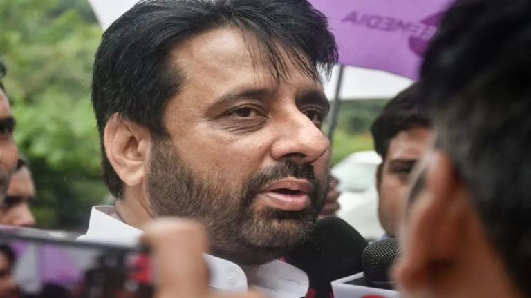 ‘मैं कहीं नहीं भागा हूं’: विधायक अमानतउल्ला खान ने दिल्ली पुलिस कमिश्नर को पत्र लिखा, लगाए गंभीर आरोप