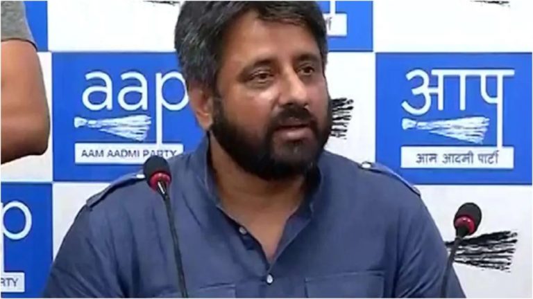 जामिया नगर पुलिस स्टेशन पहुंचे AAP विधायक अमानतुल्लाह खान, जानें क्या हैं आरोप