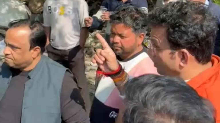 दिल्ली के BJP विधायक रविंद्र नेगी ने सरकारी जमीन पर कब्जा हटाने की दी चेतावनी