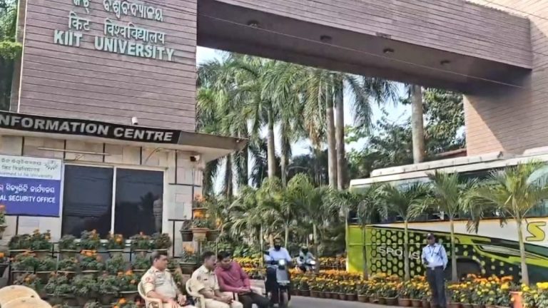 भुवनेश्वर के केआईआईटी हॉस्टल में नेपाली छात्रा की संदिग्ध आत्महत्या, परिजनों ने न्याय की उठाई मांग