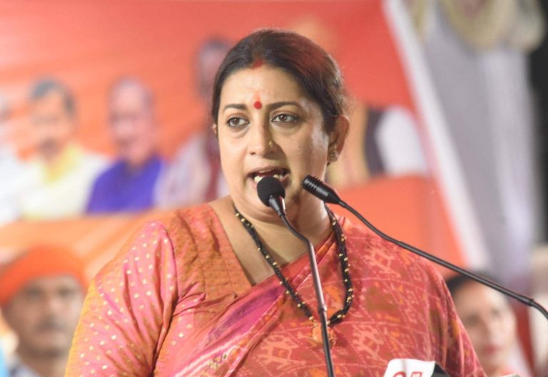 बीजेपी और कांग्रेस में फिर हुई जुबानी जंग, स्मृति ईरानी की हुई धमाकेदार एंट्री