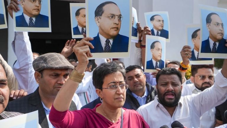 दिल्ली विधानसभा में उथल-पुथल, CAG रिपोर्ट पर AAP के 21 MLAs 3 दिनों के लिए निलंबित