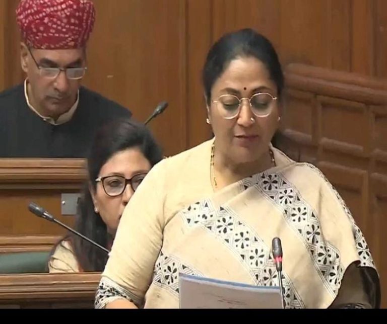 विधानसभा में पेश की गई दिल्ली शराब को लेकर CAG रिपोर्ट, करीब 2 हजार करोड़ के नुकसान का किया दावा