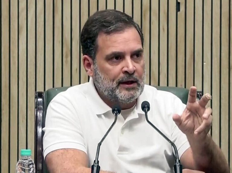 रायबरेली दौरे पर पहुंचे राहुल गांधी , लोगों की समस्याएं सुनी और समाधान का भरोसा दिया