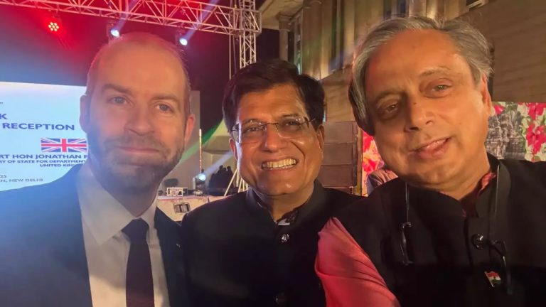 कांग्रेस नेता शशी थरुर की एक पोस्ट से कांग्रेस हुई बैचेन,क्या केरल में हो सकती है बदलाव की तैयारी