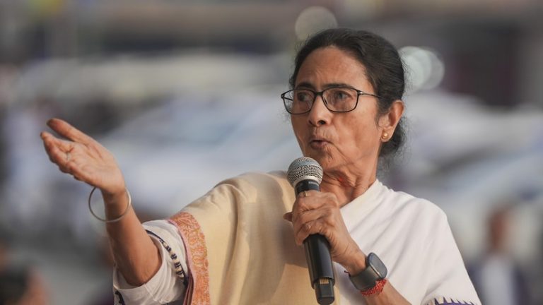 ममता बनर्जी ने वोटर लिस्ट में गड़बड़ी का लगाया आरोप, जिला स्तरीय कमेटी गठित