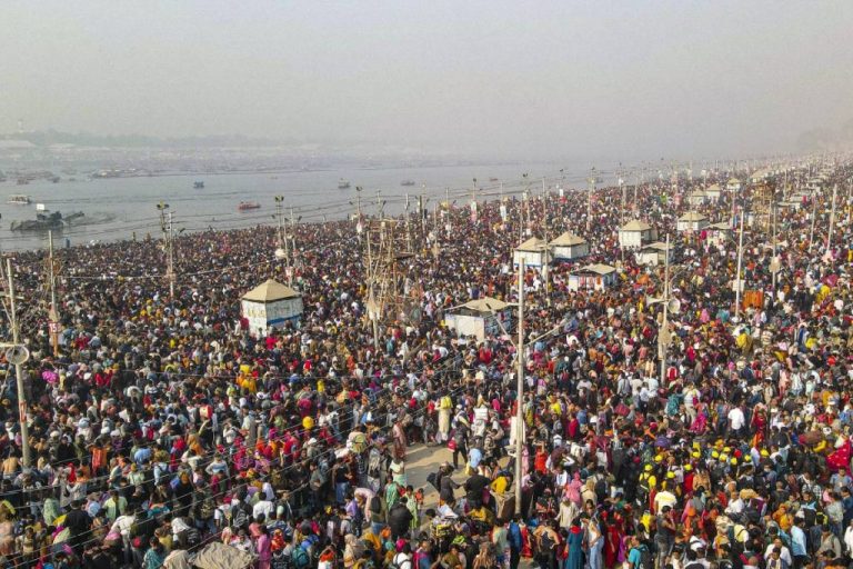 प्रयागराज महाकुंभ 2025 का भव्य समापन: करोड़ों श्रद्धालुओं ने लगाई आस्था की डुबकी