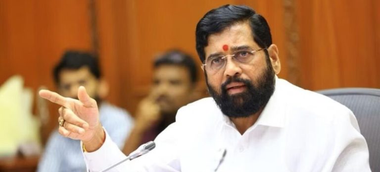महाराष्ट्र सरकार के मंत्री चंद्रकांत पाटिल ने अबू आजमी के खिलाफ पेश किया संस्पेंड प्रस्ताव, अबू आजमी ने मांगी माफी
