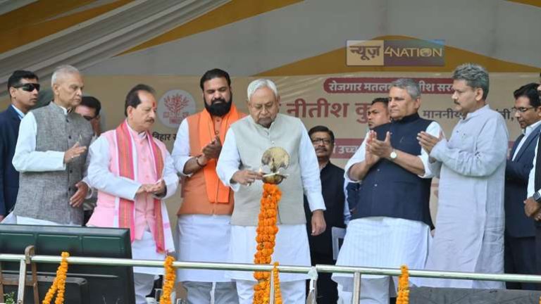 बिहार में शिक्षक नियुक्ति पर सीएम नीतीश का बड़ा ऐलान, उपमुख्यमंत्री सम्राट चौधरी ने तेजस्वी पर कसा तंज