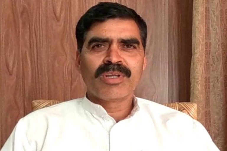 हिमाचल प्रदेश: पूर्व कांग्रेस विधायक बंबर ठाकुर पर गोलीबारी, पीएसओ भी घायल