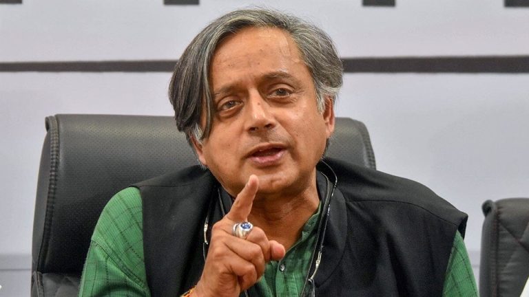 शशि थरूर ने मानी गलती, रूस-यूक्रेन विवाद पर भारत की तटस्थ नीति को बताया कूटनीतिक जीत