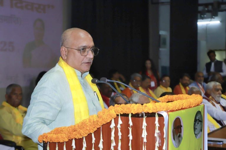 लोकतंत्र विजय दिवस पर वीरेंद्र सचदेवा ने किया आपातकाल सेनानियों का सम्मान, युवाओं को लोकतंत्र की रक्षा का दिया संदेश