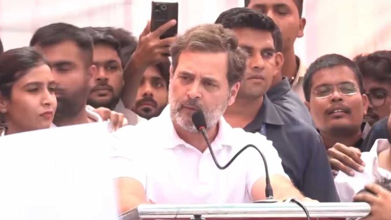 राहुल गांधी ने जंतर मंतर पर छात्रों को किया संबोधित, आरएसएस पर साधा निशाना