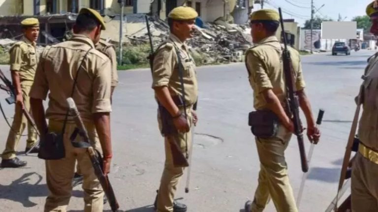 मुरादाबाद में सांप्रदायिक तनाव: कुत्ते को पत्थर मारने के विवाद में झड़प, चार गिरफ्तार