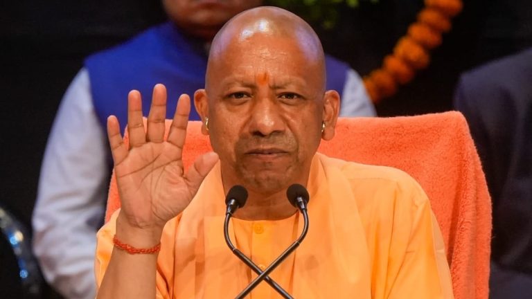 सीएम योगी के बयान पर विपक्ष हमलावर, सपा-कांग्रेस ने लगाए समाज में तनाव बढ़ाने के आरोप