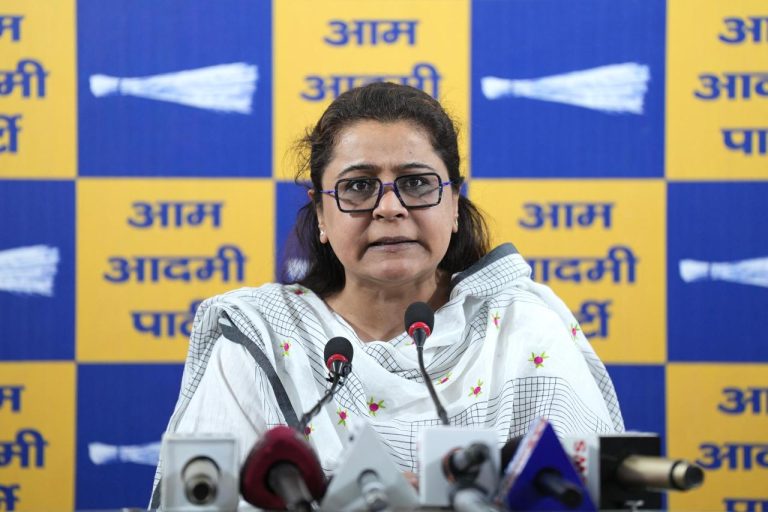 यूपी में शराब नीति पर आम आदमी पार्टी का हमला, भाजपा से मांगा स्पष्ट रुख