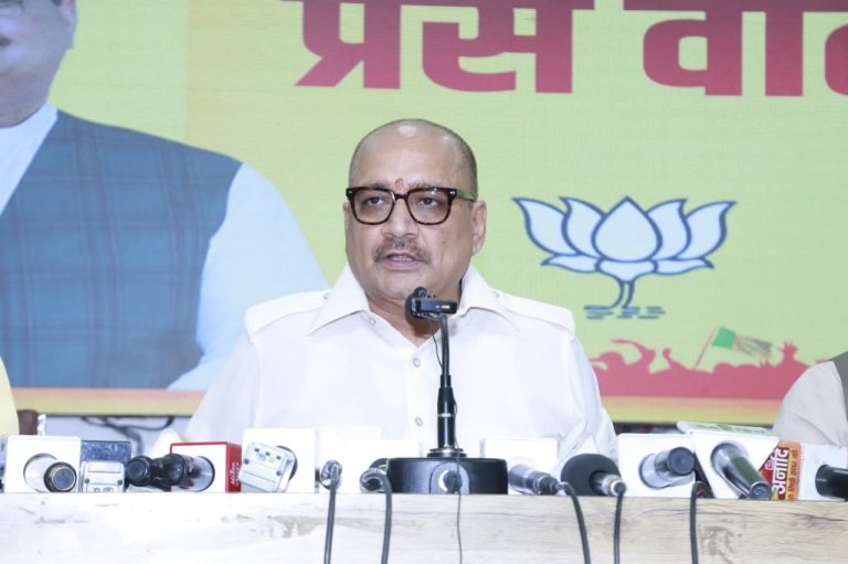 बीजेपी अध्यक्ष वीरेंद्र सचदेवा ने दिल्ली की पूर्व सरकार आम आदमी पार्टी पर साधा निशाना,कहा आप सरकार में होती थी बिजली आपूर्ती केनाम पर घोटालेबाजी