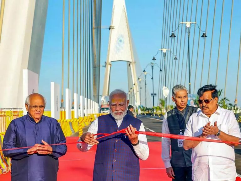 प्रधानमंत्री मोदी ने रामनाथस्वामी मंदिर में की पूजा अर्चना,देश को सौंपा पहला ‘पंबन’ सी ब्रिज