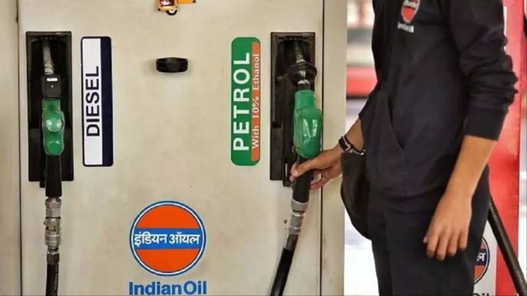 पेट्रोल-डीजल पर 2 रुपये की एक्साइज ड्यूटी बढ़ी, उपभोक्ताओं पर नहीं पड़ेगा असर: केंद्र सरकार