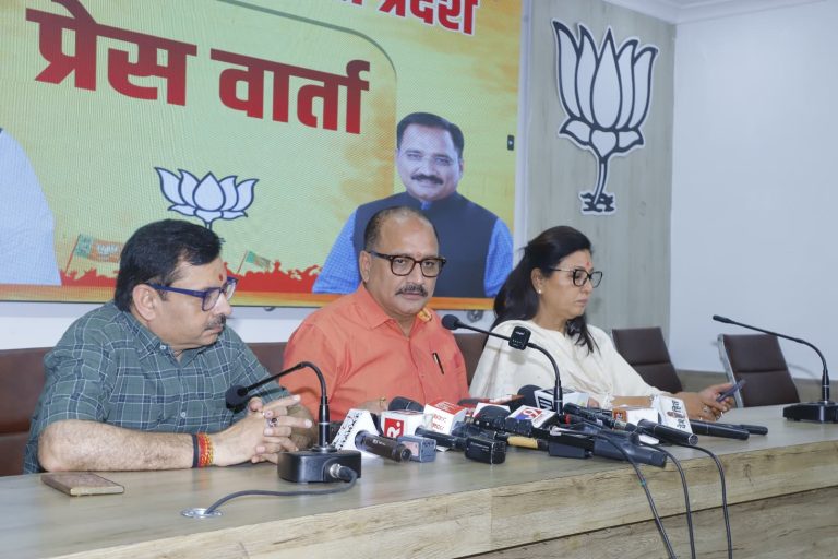 भाजपा अध्यक्ष वीरेन्द्र सचदेवा ने कांग्रेस सांसद महुआ मित्रा पर साधा निशाना, कहा सस्ती लोकप्रियता एवं खबरों में बने रहने का है शौक”जानें क्या है पूरा मामला”