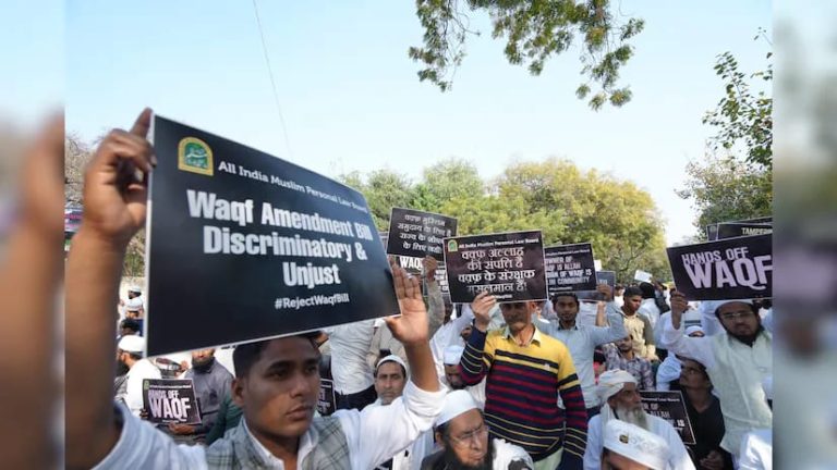 मुर्शिदाबाद हिंसा, वक्फ कानून के विरोध में भड़की झड़पें, अब तक 22 लोग गिरफ्तार