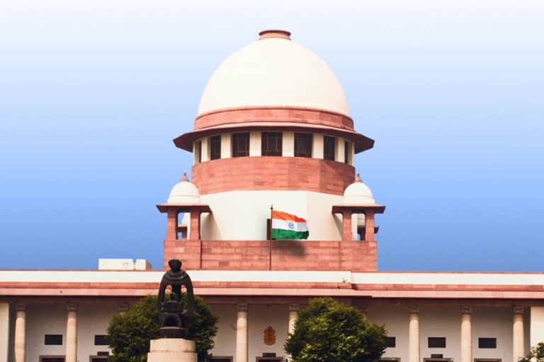 हैदराबाद विवि के पास पेड़ो की कटाई को लेकर शीर्ष कोर्ट सख्त, कोर्ट ने सरकार से की पूछताछ