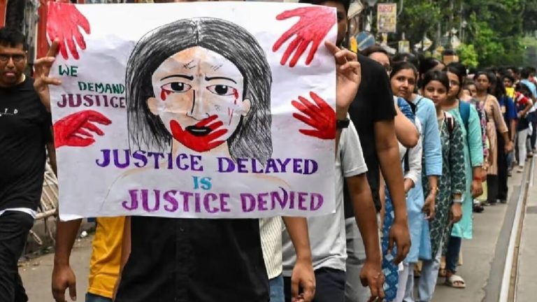 कोलकाता रेप-मर्डर केस: पीड़िता के पिता ने CBI जांच पर उठाए गंभीर सवाल, कहा- अपराधियों को बचा रही है एजेंसी
