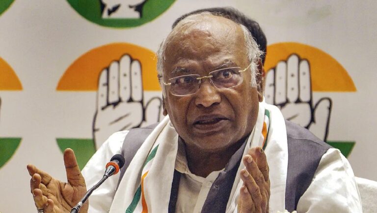 पहलगाम आतंकी हमले को लेकर कांग्रेस अध्यक्ष मल्लिकार्जुन खरगे ने केंद्र सरकार पर साधा निशाना, बोले ऑपरेशन सिंदूर था छोटा सा युद्ध
