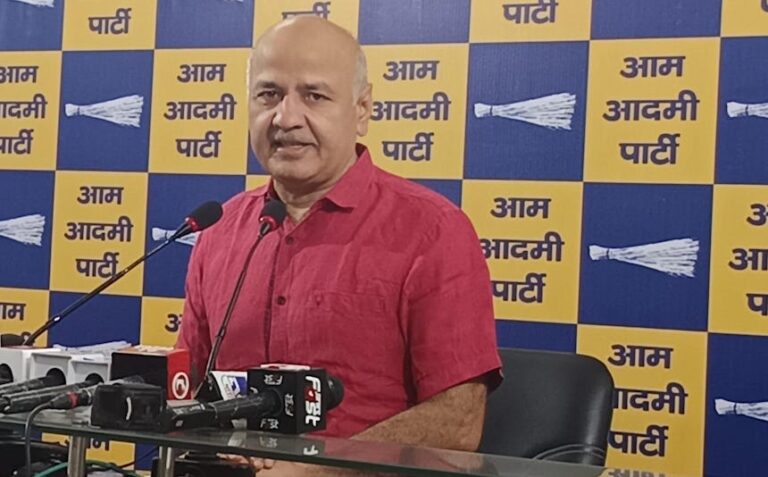 मनीष सिसोदिया का बीजेपी पर वार: “एक तरफ पंजाब मॉडल, दूसरी तरफ गुजरात का भ्रष्टाचार मॉडल”