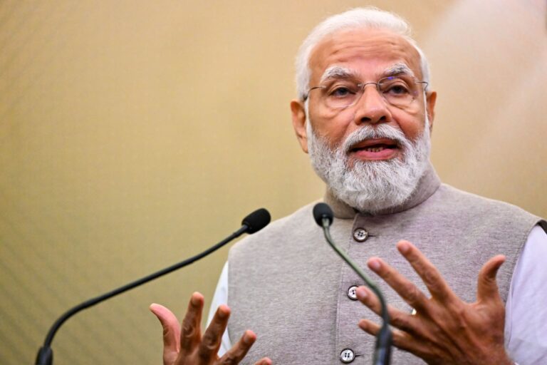 प्रधानमंत्री नरेंद्र मोदी के गुजरात दौरे का आज दूसरा दिन, गांधीनगर में कई परियोजनाओं का किया शिलान्यास