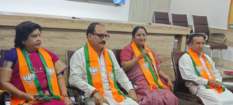 दिल्ली भाजपा में मुख्यमंत्री रेखा गुप्ता की पहली बैठक: विकास और संगठन को मजबूत करने पर ज़ोर- दिल्ली के सभी जिला अध्यक्ष बैठक में मौजूद