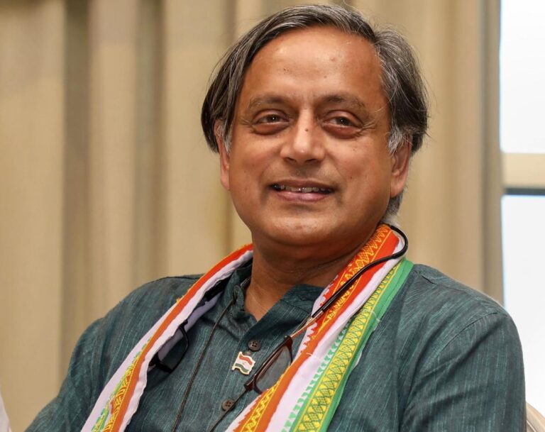 कांग्रेस पार्टी के नेता और पूर्व सांसद उदित राज ने पार्टी के सांसद शशि थरूर पर तीखा हमला बोला, शशि थरूर है केंद्र सरकार द्वारा विभिन्न देशों के दौरों पर भेजे गए सर्वदलीय प्रतिनिधिमंडल का हिस्सा