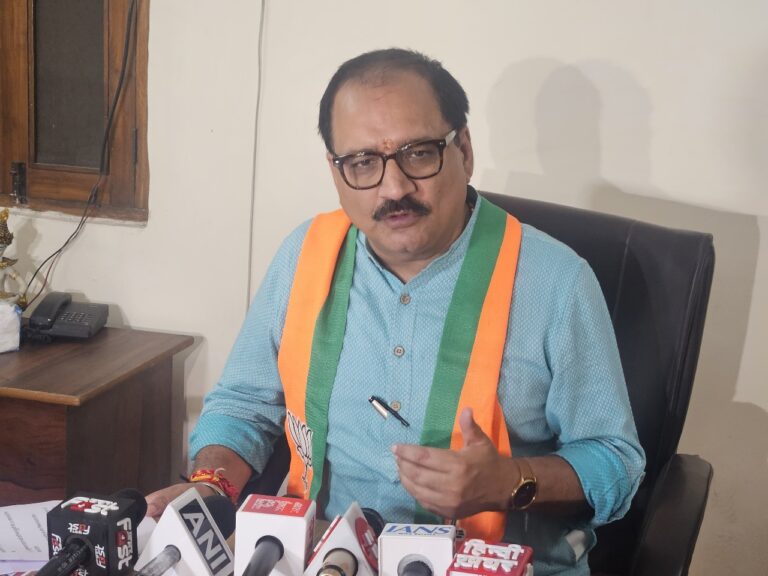 मद्रासी कैम्प पर राजनीति तेज़, बीजेपी अध्यक्ष वीरेन्द्र सचदेवा ने आप नेताओं पर झुग्गीवासियों को वोट बैंक बनाने का लगाया आरोप “जानें क्या पूरा मामला”