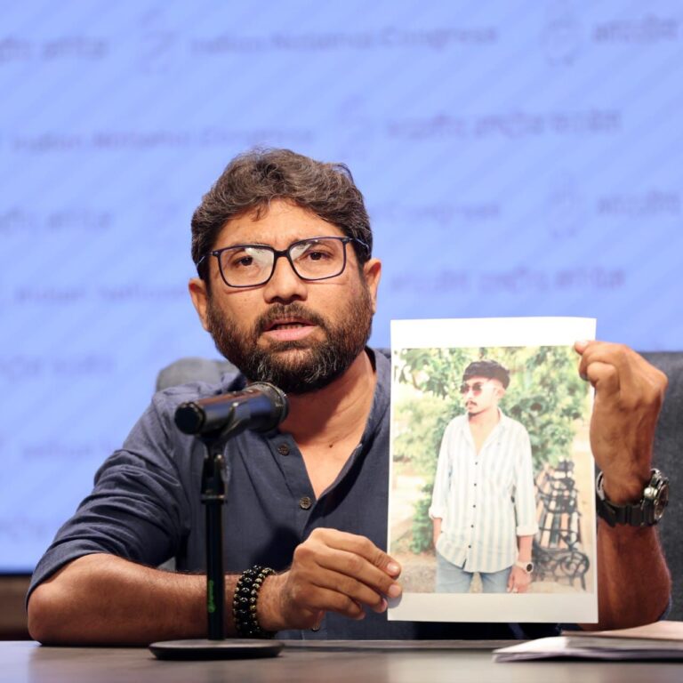 जिग्नेश मेवाणी का भाजपा सरकार पर तीखा हमला: “गुजरात में दलितों का अंगूठा काटा जा रहा है