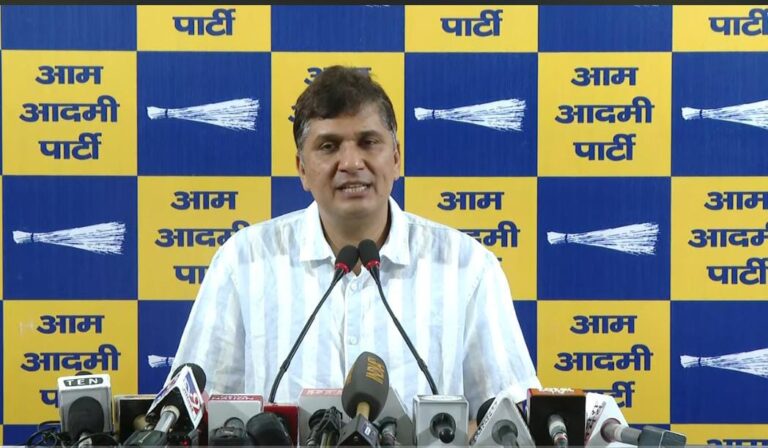 स्कूल फीस बिल पर सौरभ भारद्वाज का हमला- सरकार निजी स्कूलों के हाथों बिक चुकी है