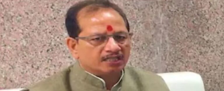 मुजफ्फरपुर में डिप्टी सीएम विजय सिन्हा की समीक्षा बैठक, राजद पर बोला हमला कहा महापुरुषों का अपमान कर रही है राजद