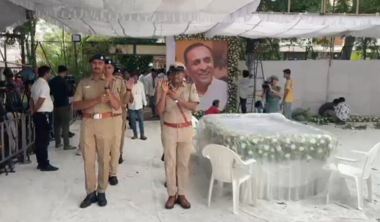 पूर्व मुख्यमंत्री विजय रूपाणी पंचतत्व में विलीन, राजकीय सम्मान के साथ अंतिम संस्कार